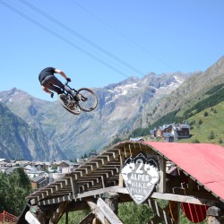 Les Deux Alpes mountain biking holidays; Les 2 Alpes mountain biking holidays; French Alps mountain biking holidays; Les Deux Alpes mountain bike chalet